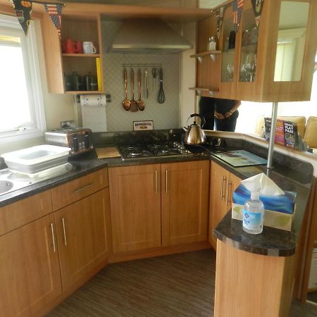 Cwtch Caravans Little Haven Esterno foto