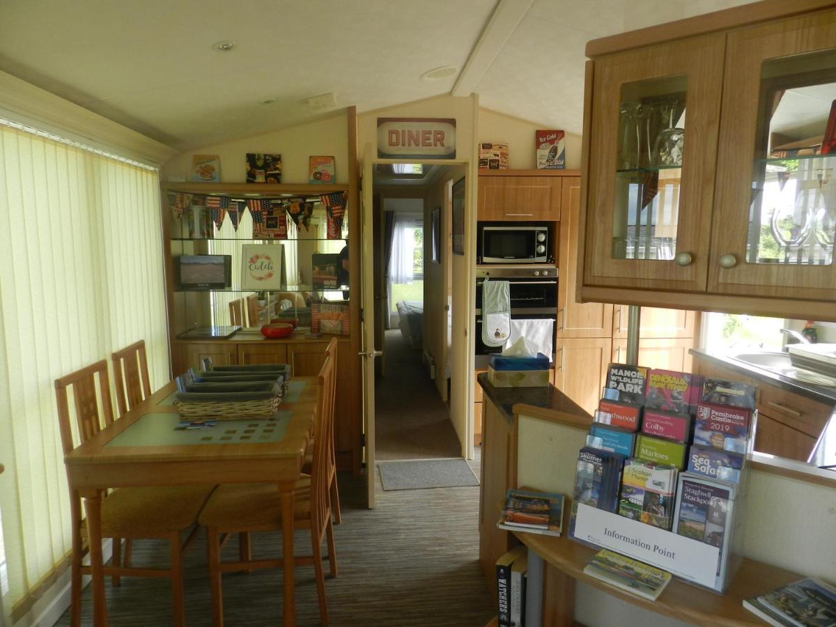 Cwtch Caravans Little Haven Esterno foto