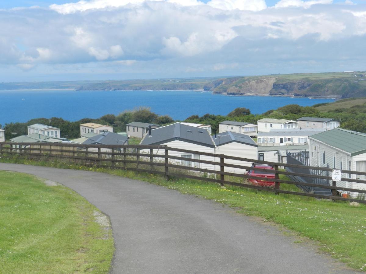 Cwtch Caravans Little Haven Esterno foto