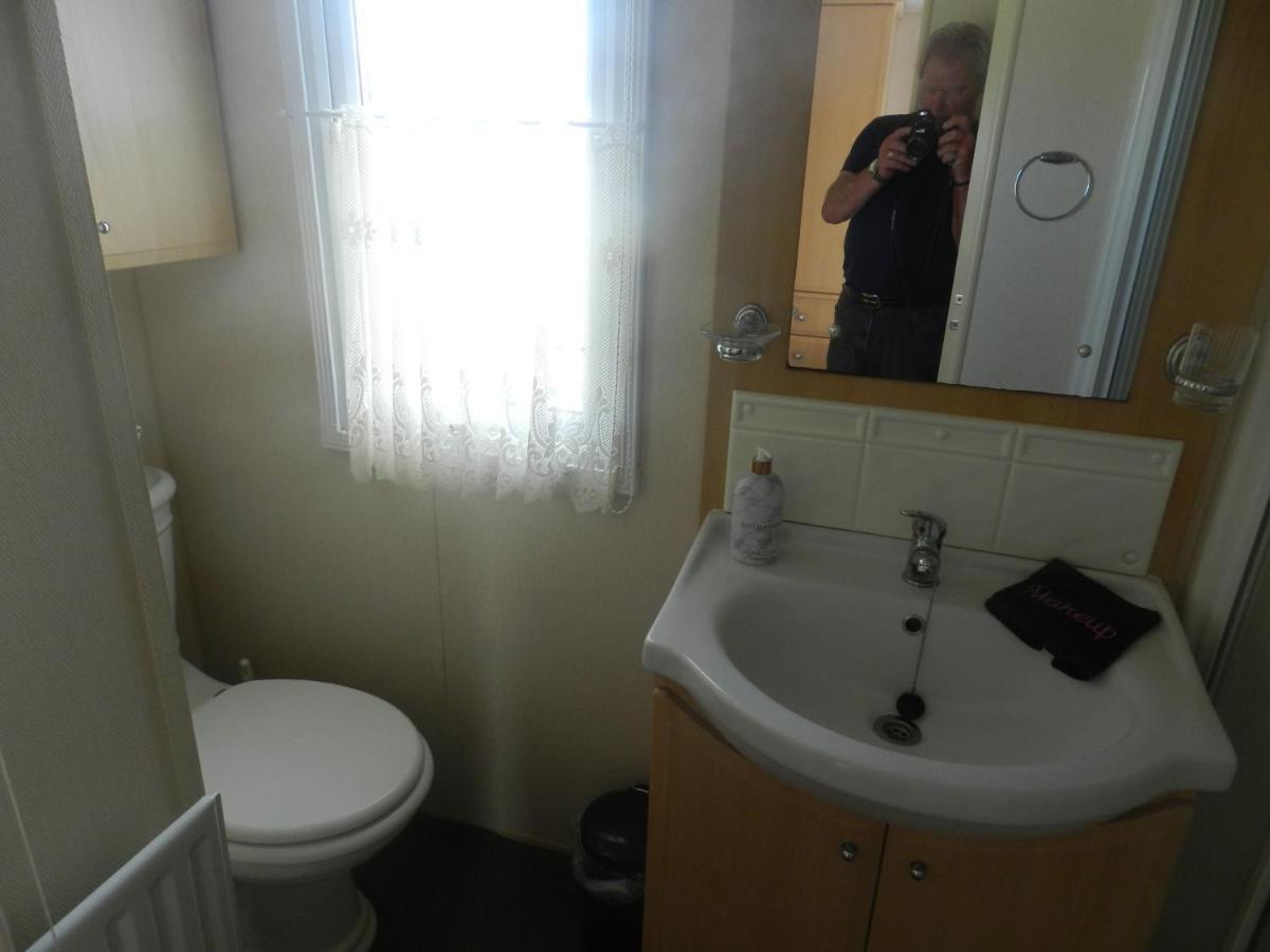 Cwtch Caravans Little Haven Esterno foto